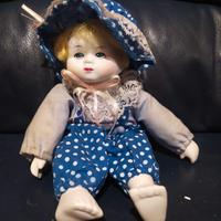 bambola in porcellana maschietto