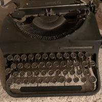 Maccchina da scrivere antica