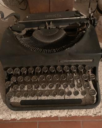 Maccchina da scrivere antica