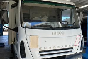 Eurocargo 75e17 furgonato con pedana idraulica