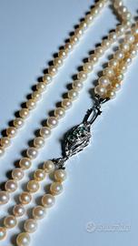 Collana perle e oro bianco 18K con pietre verdi