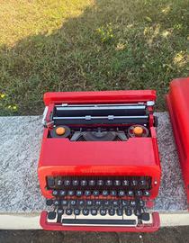 Macchina da scrivere Olivetti