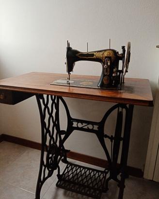 MACCHINA DA CUCIRE VINTAGE