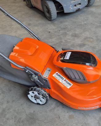 Rasaerba Husqvarna a batteria