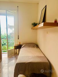 Posto letto per ragazza in ampia stanza doppia