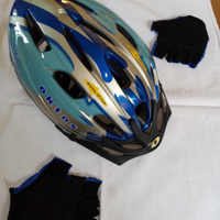 Caschetto e guanti per bici
