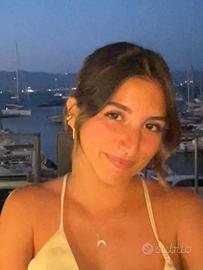 Babysitter/ makeup artist/ addetta alla vendita