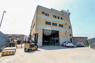 CAPANNONE A CASTEGGIO