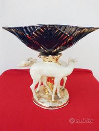 Cerbiatto in ceramica con anfora, colore bianco
