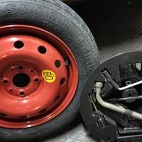 Ruotino scorta con attrezzi 