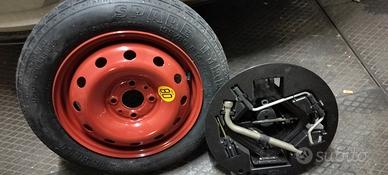 Ruotino scorta con attrezzi 