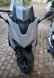 Tmax 560 icon grey
