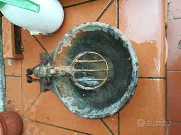 Abbeveratoi antico in ghisa