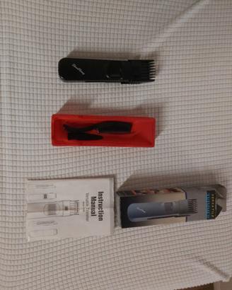 Rasoio regolabarba e capelli con pile da viaggio.