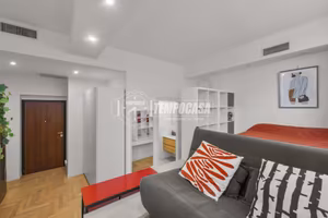 Luminoso Loft Moderno, Arredato e Ristrutturato a