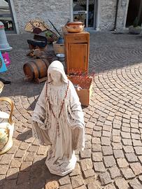 statue