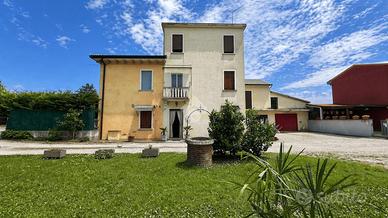 PORZIONE DI BIFAMILIARE A ZERO BRANCO