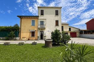 PORZIONE DI BIFAMILIARE A ZERO BRANCO