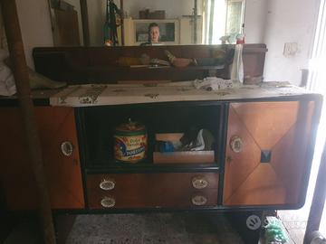 Mobile da sala con specchio