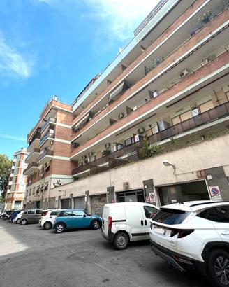 Magliana - locale commerciale