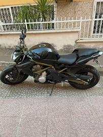Kawasaki ER 6N - 650 cc