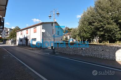 Semindipendente con cantina a Forino