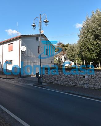 Semindipendente con cantina a Forino