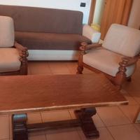Poltrone, tavolino e divano letto