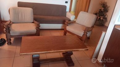Poltrone, tavolino e divano letto