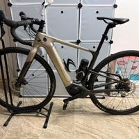 Bicicletta elettrica gravel cannondale Topstone