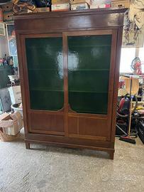 Libreria vintage in legno con vetri