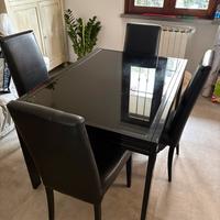 Tavolo in vetro con 4 sedie