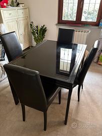 Tavolo in vetro con 4 sedie