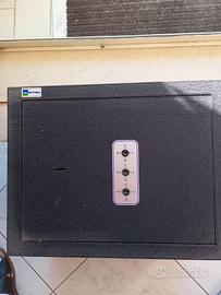 cassaforte Mottura con chiavi e combinazione.