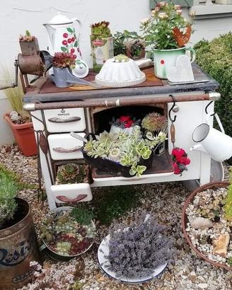 Vecchia stufa a legna  cucina economica uso arredo