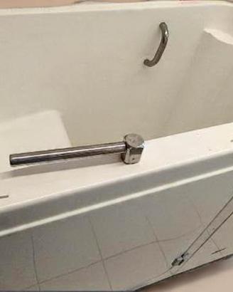 Vasca con Sportello e idromassaggio 