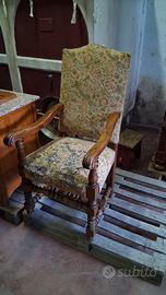 Poltrona D'Epoca in Legno Intagliato