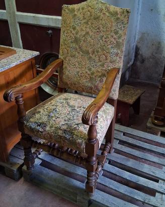 Poltrona D'Epoca in Legno Intagliato