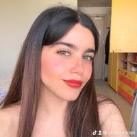 Una cassiera,una cameriera,hostess