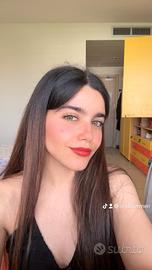 Una cassiera,una cameriera,hostess