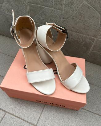 Sandali bianchi con tacco