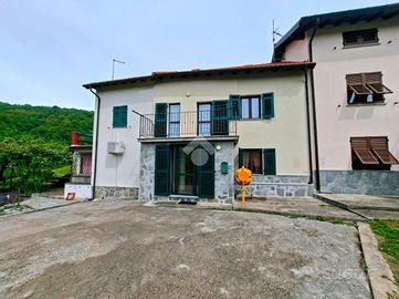 CASA SEMINDIPENDENTE A SAVIGNONE