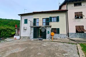 CASA SEMINDIPENDENTE A SAVIGNONE