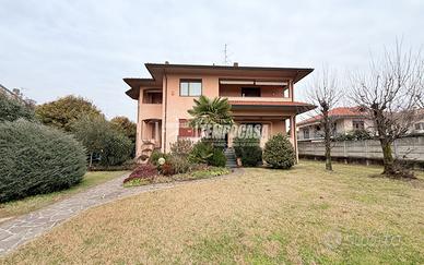 VILLA BIFAMILIARE A VANZAGHELLO