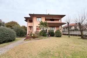 VILLA BIFAMILIARE A VANZAGHELLO