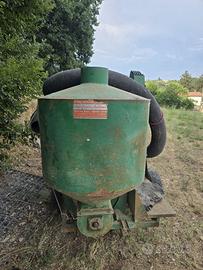 Agricoltura macchina per racconta  delle nocciole