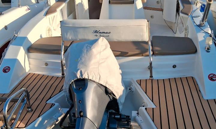 Barca semicabinata guida senza patente