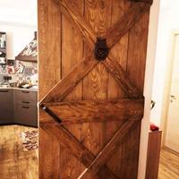 Porte scorrevoli artigianali su misura, in legno 