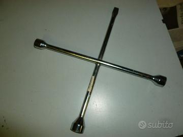 CHIAVE A CROCE PER RUOTE DI AUTO 17-19-22 mm