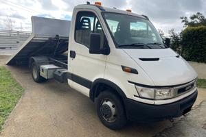IVECO DAILY CARROATTREZZI SCARRABILE PATENTE B